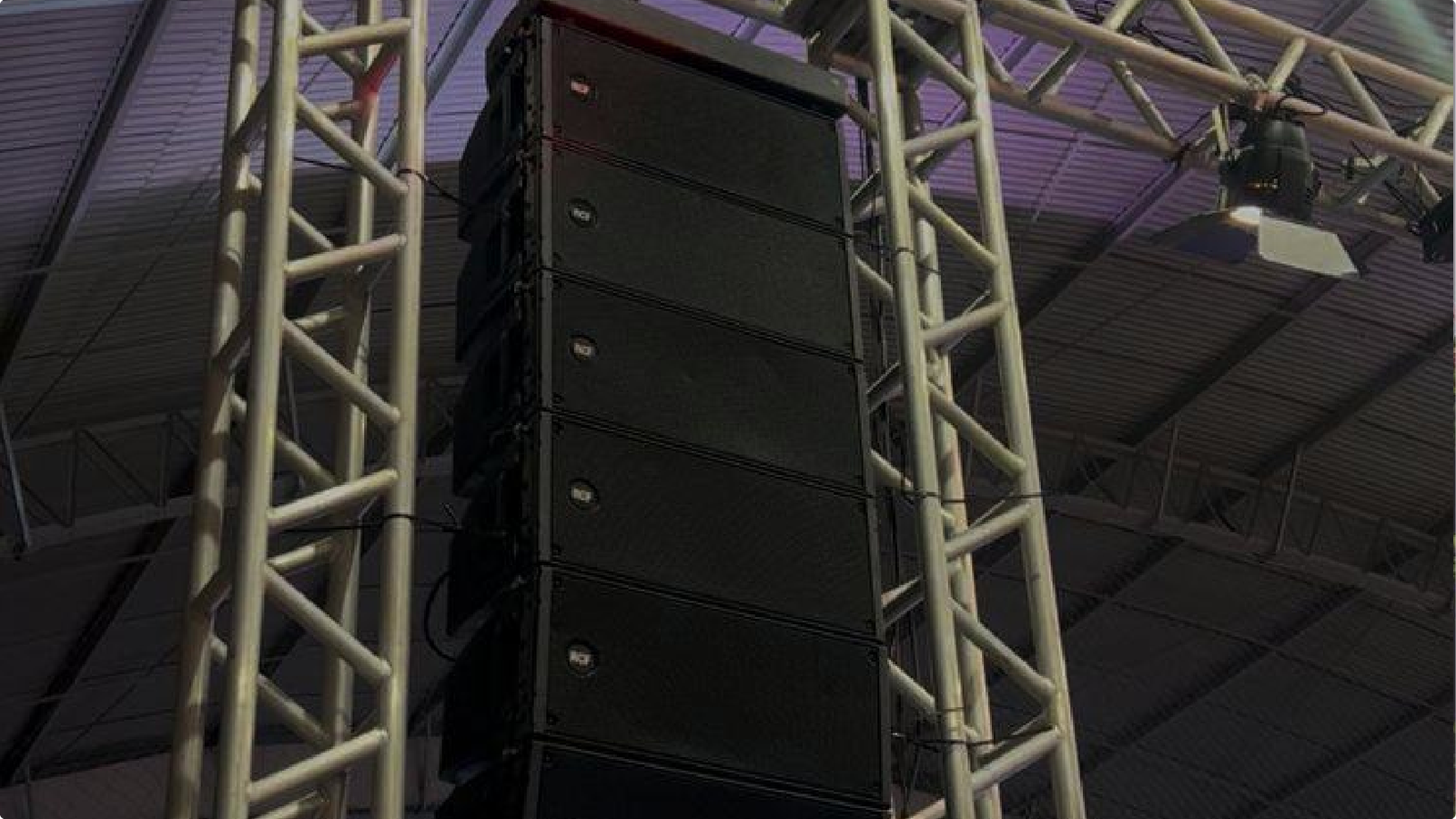 Sistema de som profissional line array para eventos